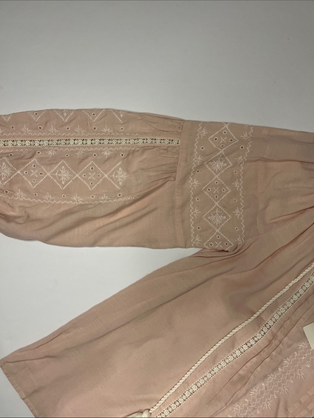 Rachel Zoe Soft Blush Embroidered Peasant Top Womens size M - Picture 6 of 11